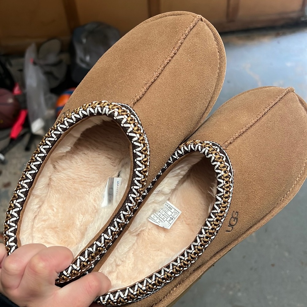 Size 8 UGG Tasman chestnut